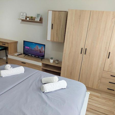 Aweshome City Apartment - 3 Bedrooms And Free Parking Дебрецен Екстер'єр фото