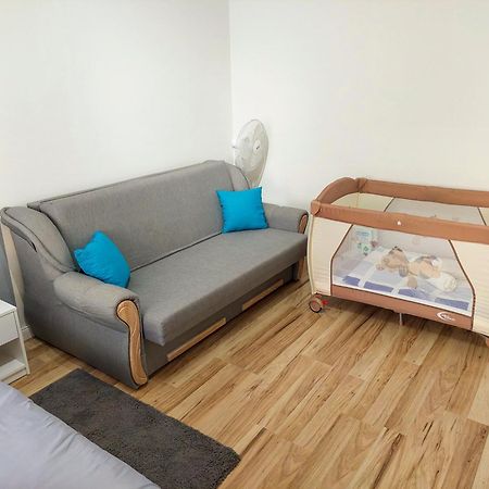 Aweshome City Apartment - 3 Bedrooms And Free Parking Дебрецен Екстер'єр фото