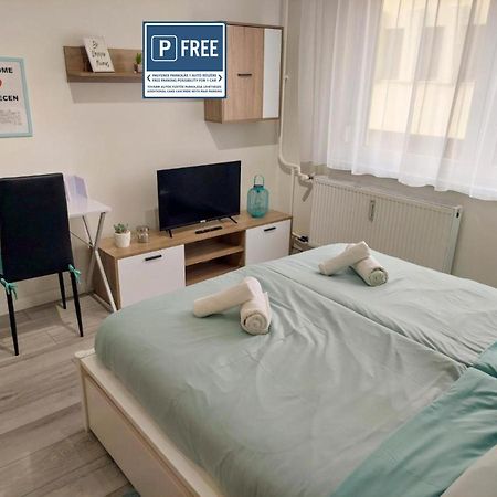 Aweshome City Apartment - 3 Bedrooms And Free Parking Дебрецен Екстер'єр фото