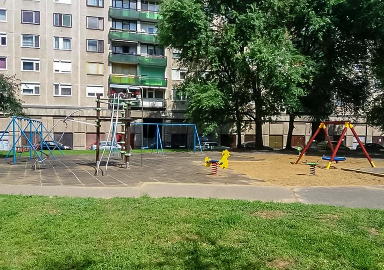 Aweshome City Apartment - 3 Bedrooms And Free Parking Дебрецен Екстер'єр фото