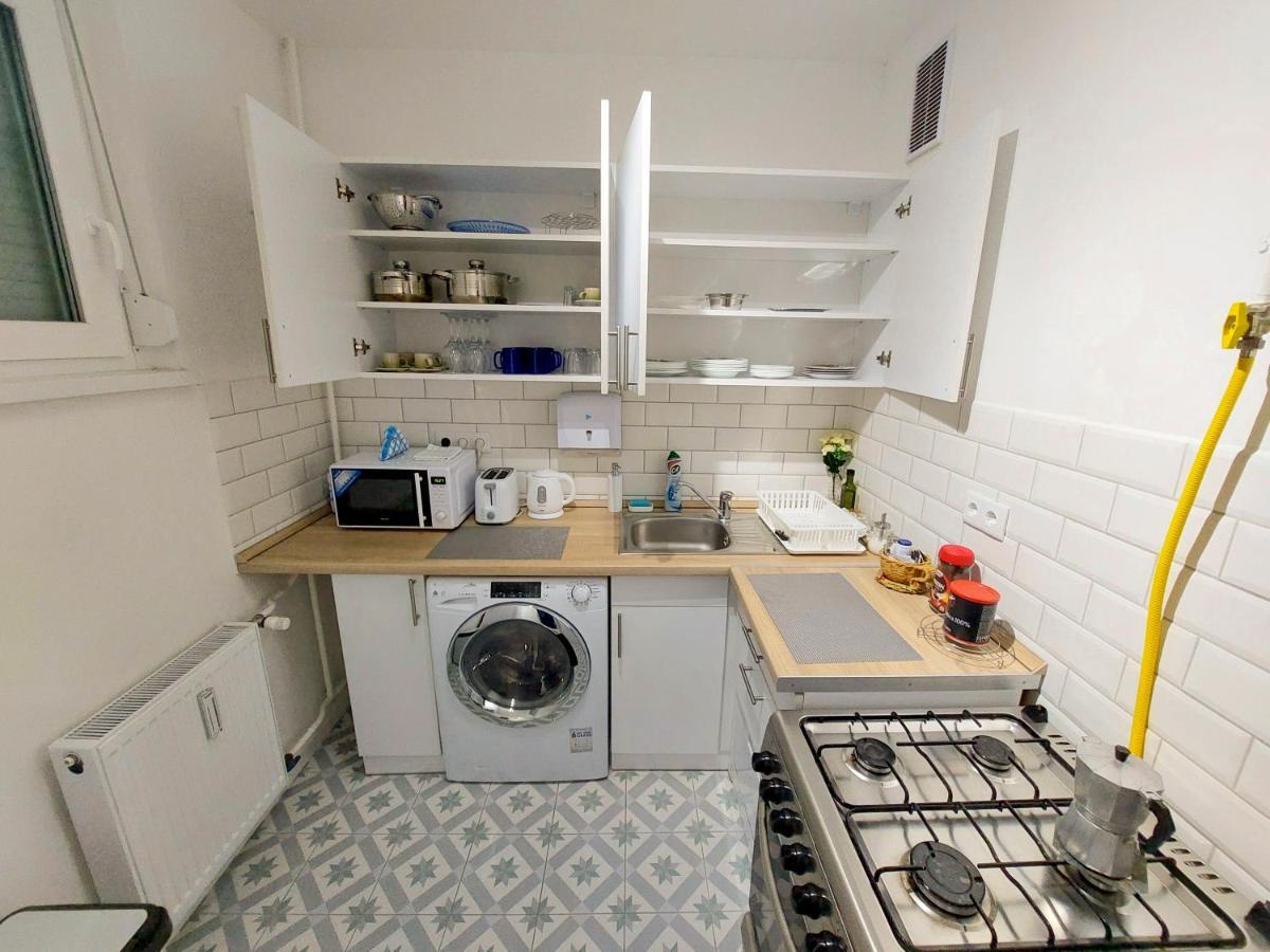 Aweshome City Apartment - 3 Bedrooms And Free Parking Дебрецен Екстер'єр фото