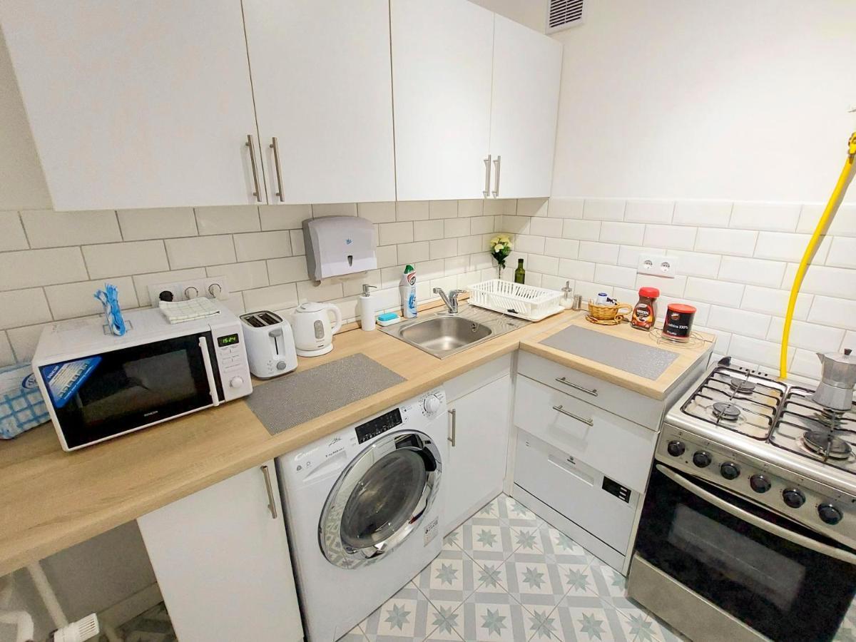 Aweshome City Apartment - 3 Bedrooms And Free Parking Дебрецен Екстер'єр фото