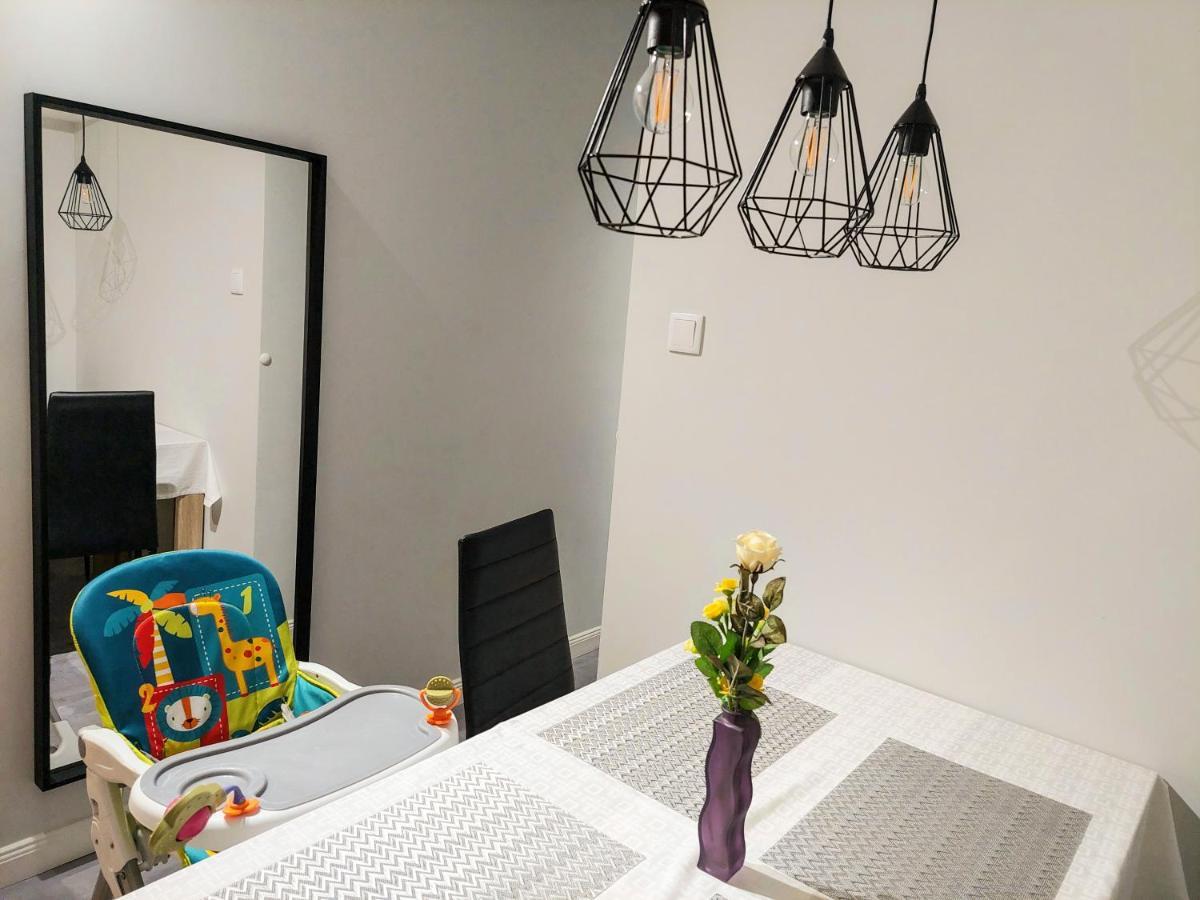 Aweshome City Apartment - 3 Bedrooms And Free Parking Дебрецен Екстер'єр фото