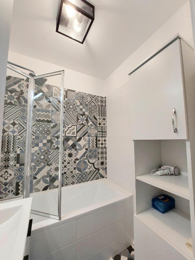 Aweshome City Apartment - 3 Bedrooms And Free Parking Дебрецен Екстер'єр фото