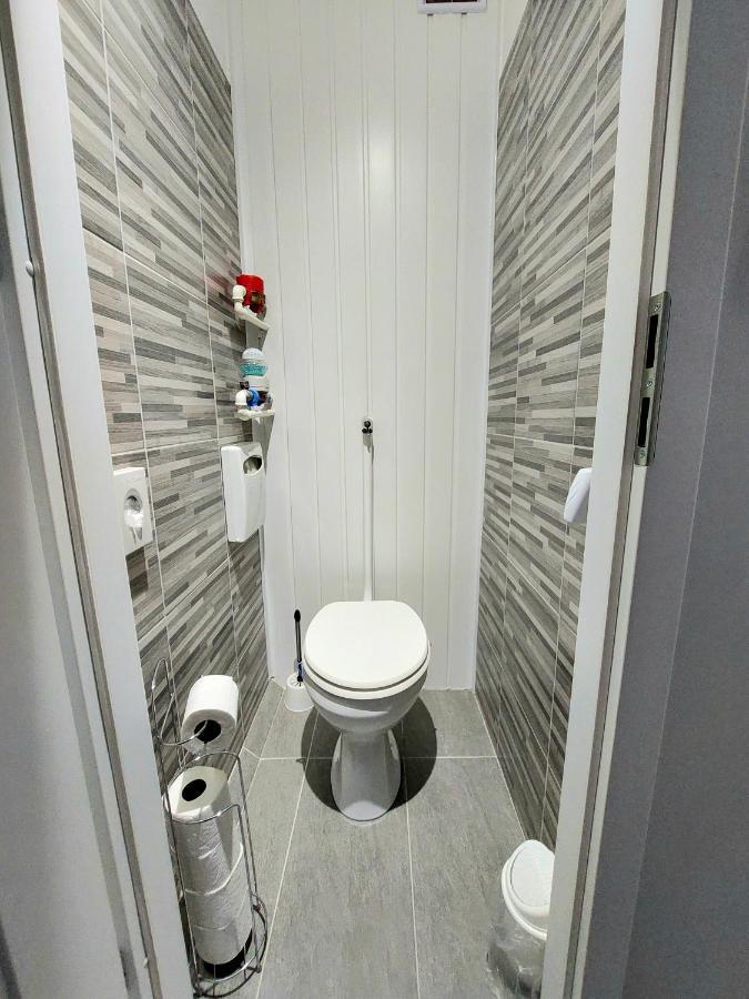 Aweshome City Apartment - 3 Bedrooms And Free Parking Дебрецен Екстер'єр фото