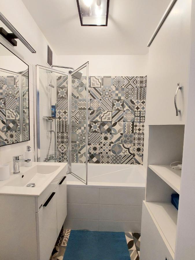 Aweshome City Apartment - 3 Bedrooms And Free Parking Дебрецен Екстер'єр фото