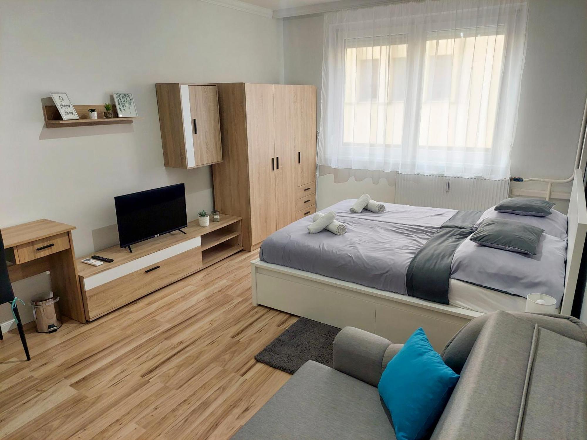 Aweshome City Apartment - 3 Bedrooms And Free Parking Дебрецен Екстер'єр фото