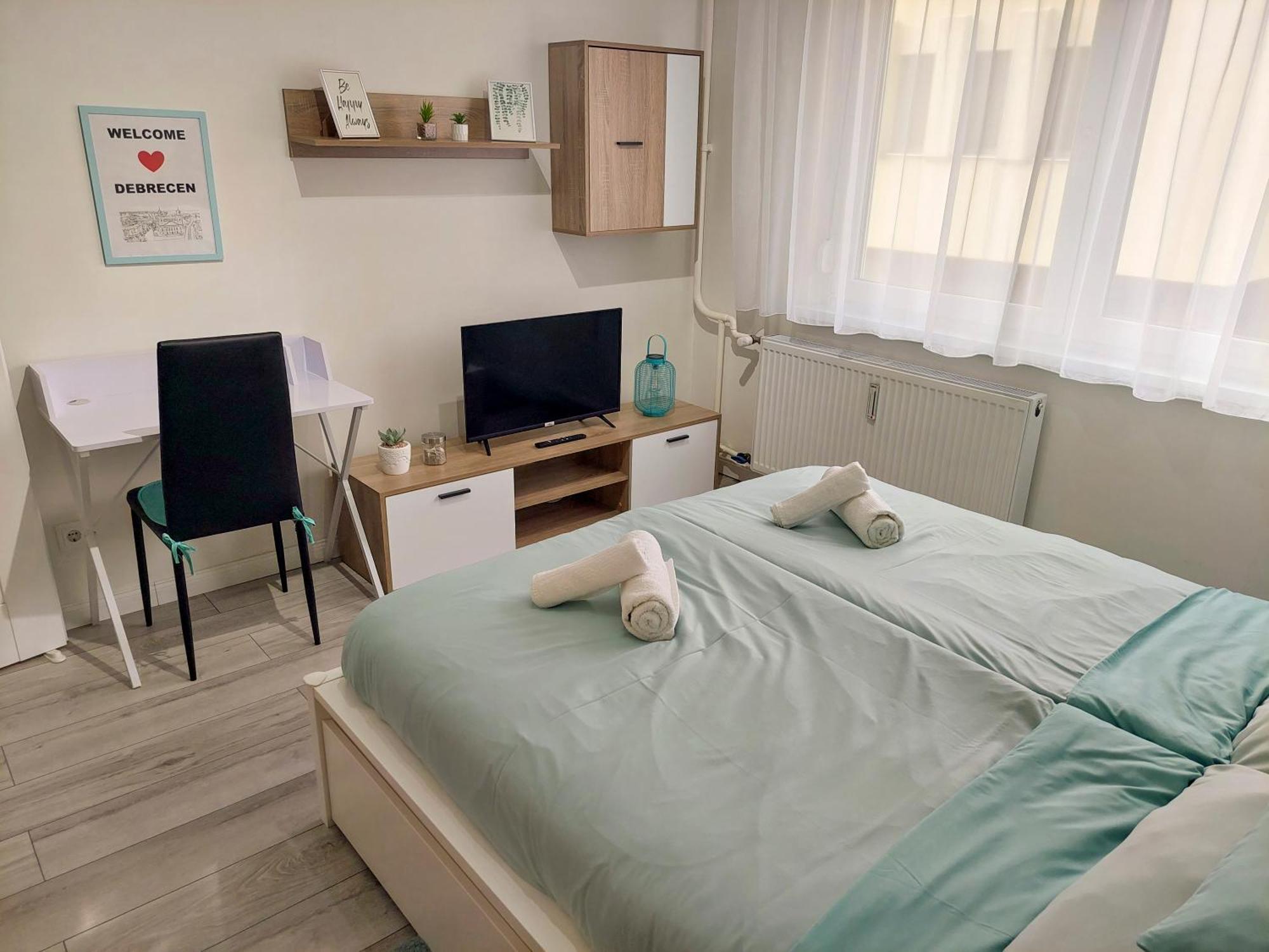 Aweshome City Apartment - 3 Bedrooms And Free Parking Дебрецен Екстер'єр фото