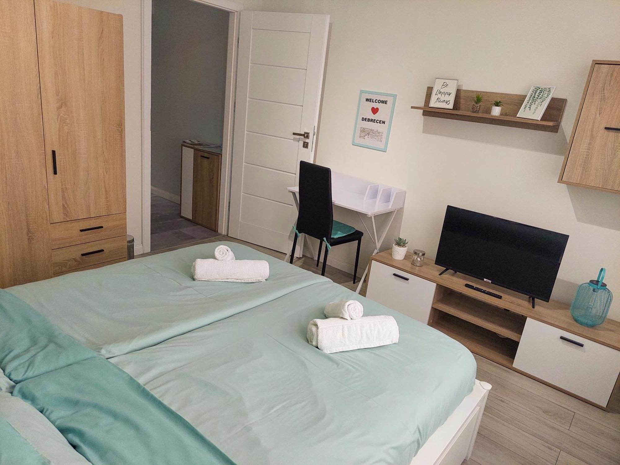 Aweshome City Apartment - 3 Bedrooms And Free Parking Дебрецен Екстер'єр фото