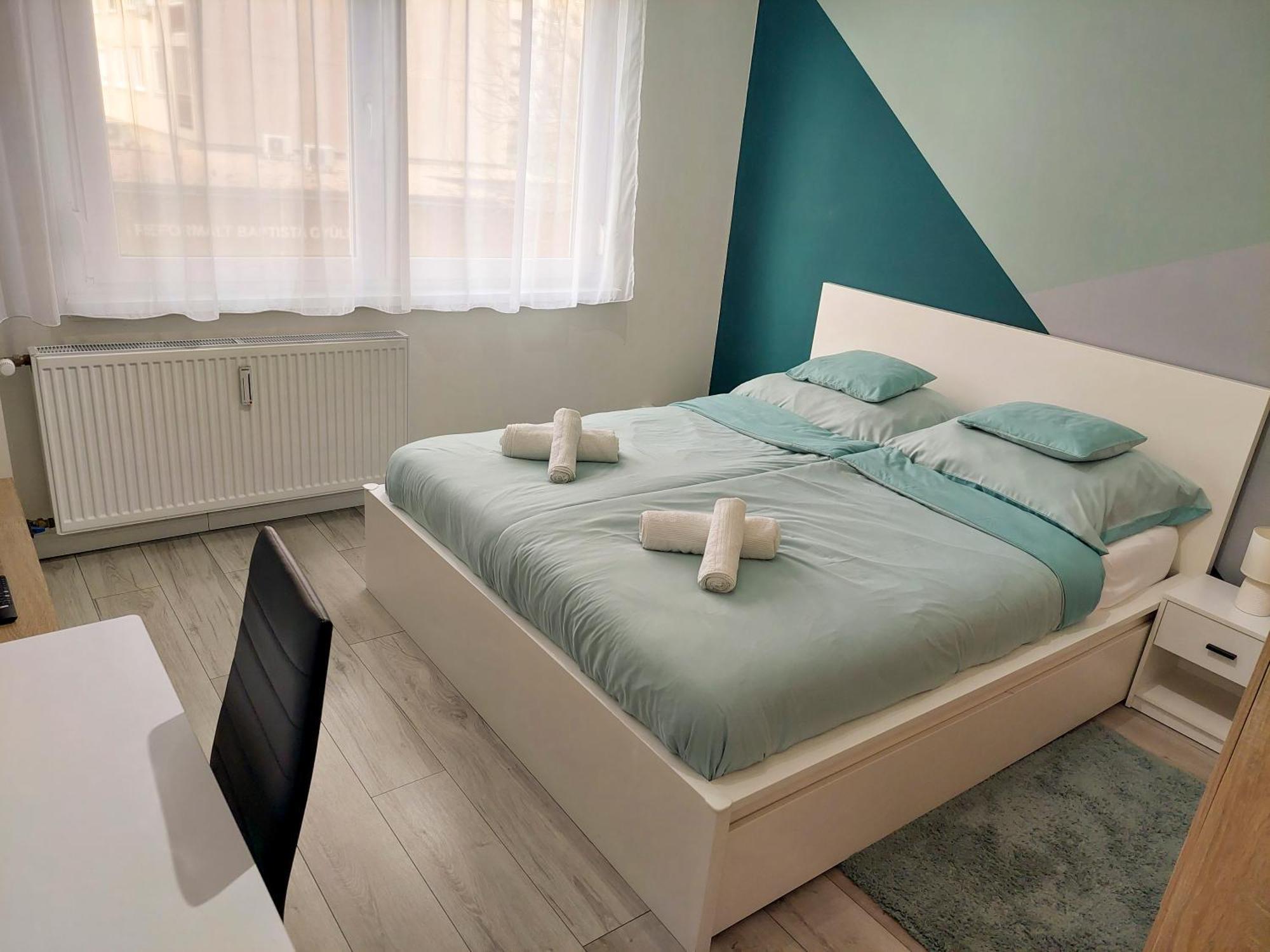 Aweshome City Apartment - 3 Bedrooms And Free Parking Дебрецен Екстер'єр фото
